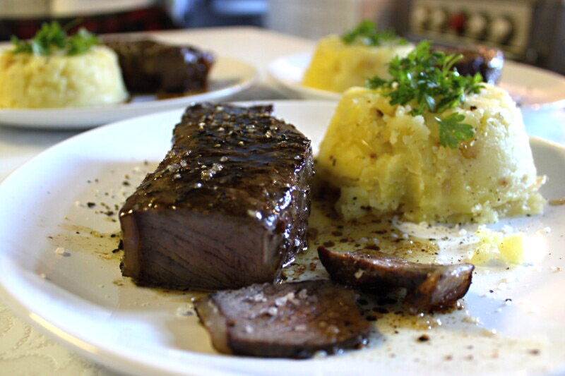 Steak well-done z nízkého roštěnce - Perfektně upečené maso.