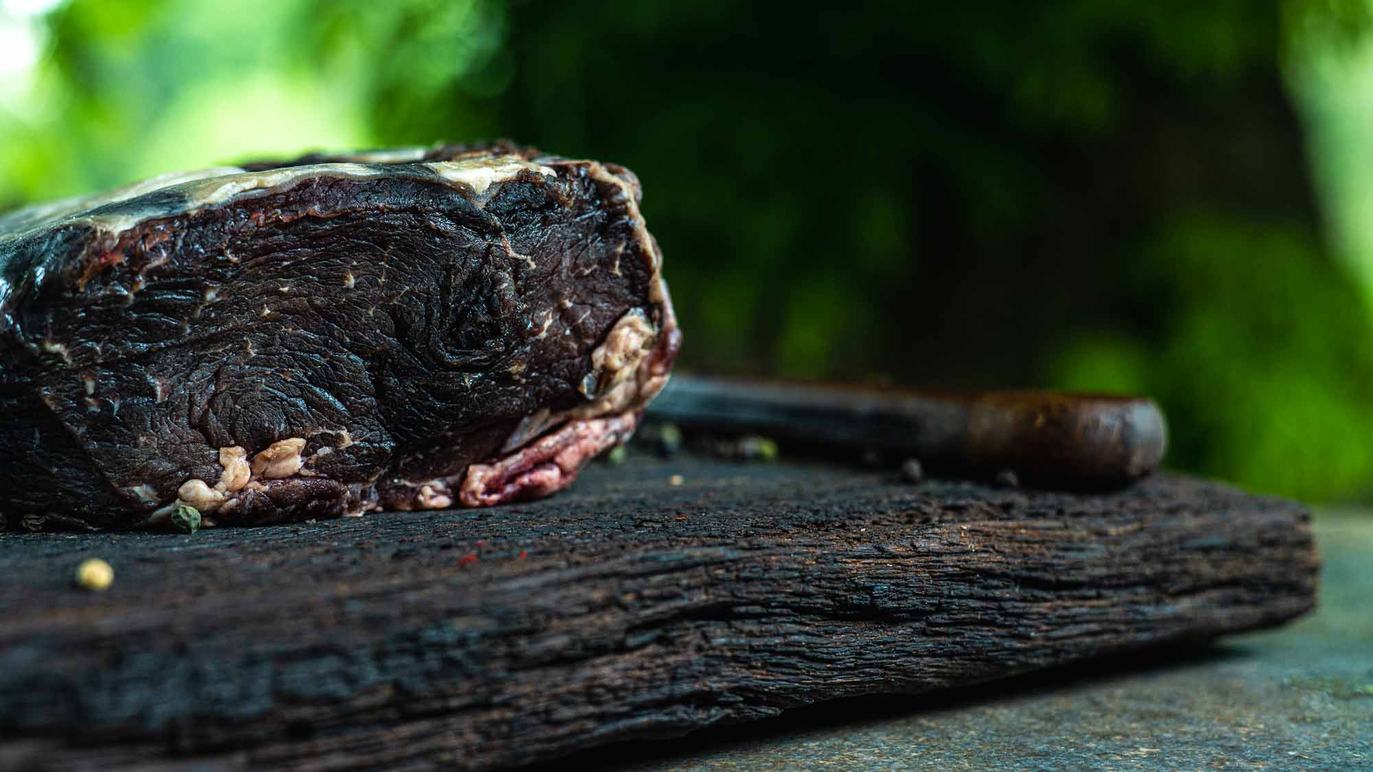 Kvalitní vyzrálé hovězí maso připravené pro váš stůl.
